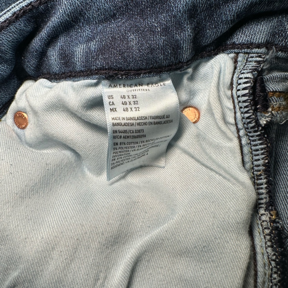 American Eagle Men’s Slim Distressed Blue Jeans - Picture 4 of 5